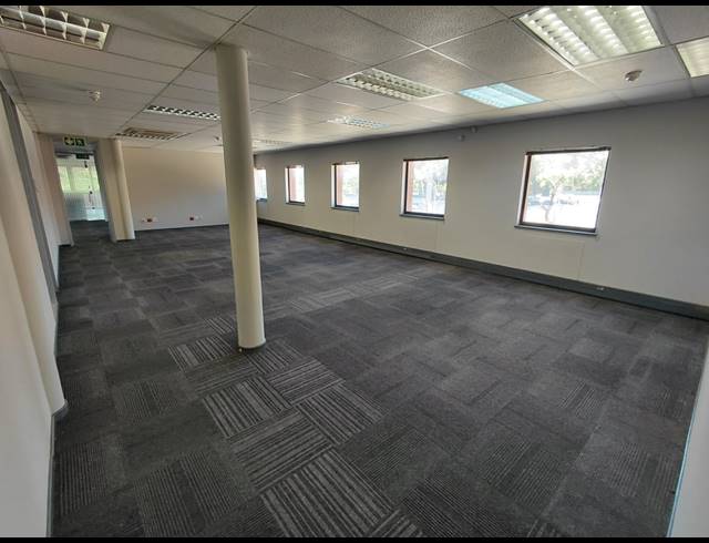 2,038M² OFFICE TO LET IN VORNA VALLEY